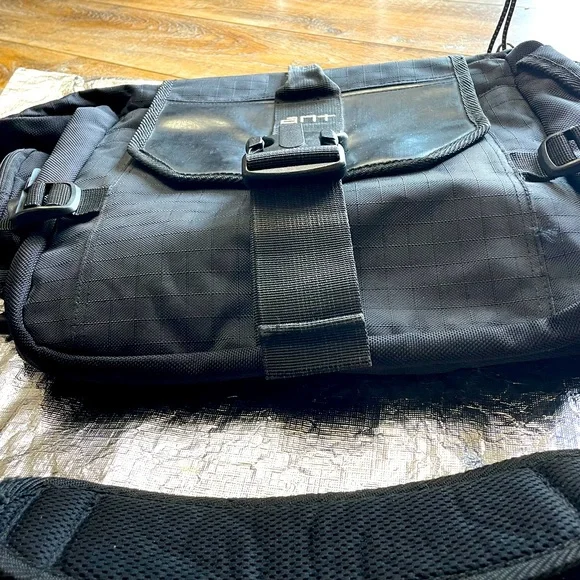 Y2K Messenger Bag design by: Ant Industrial Design. - Picture 2 of 7